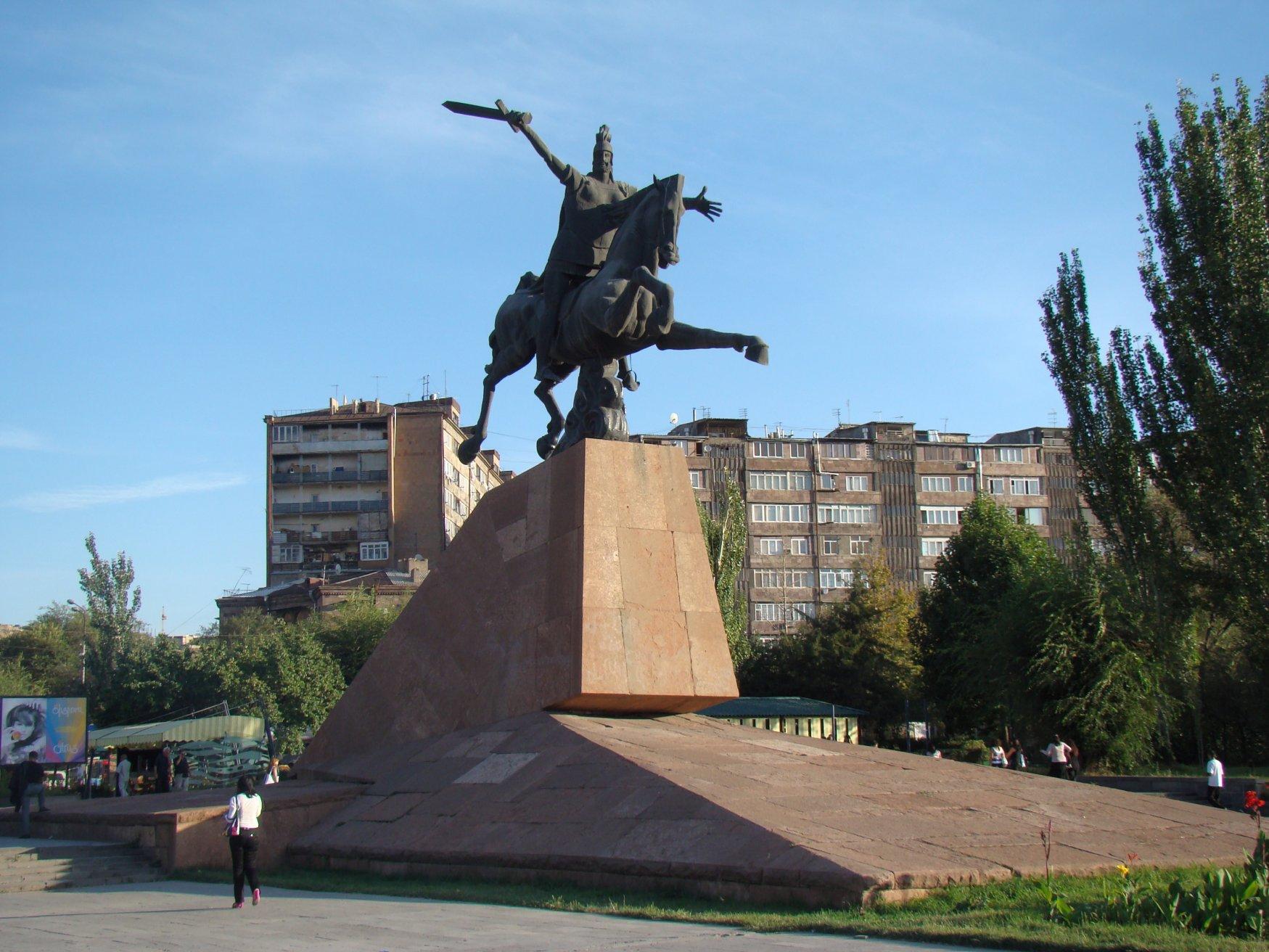 Памятник Давиду Сасунскому